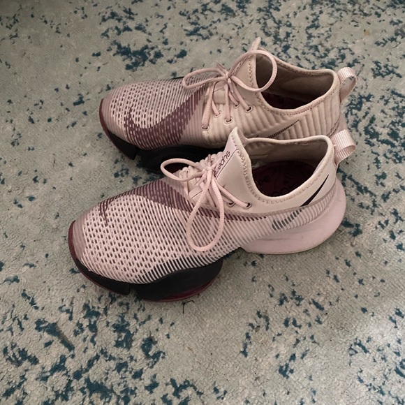 Nike sneakers size 7.5 - Picture 2 of 2